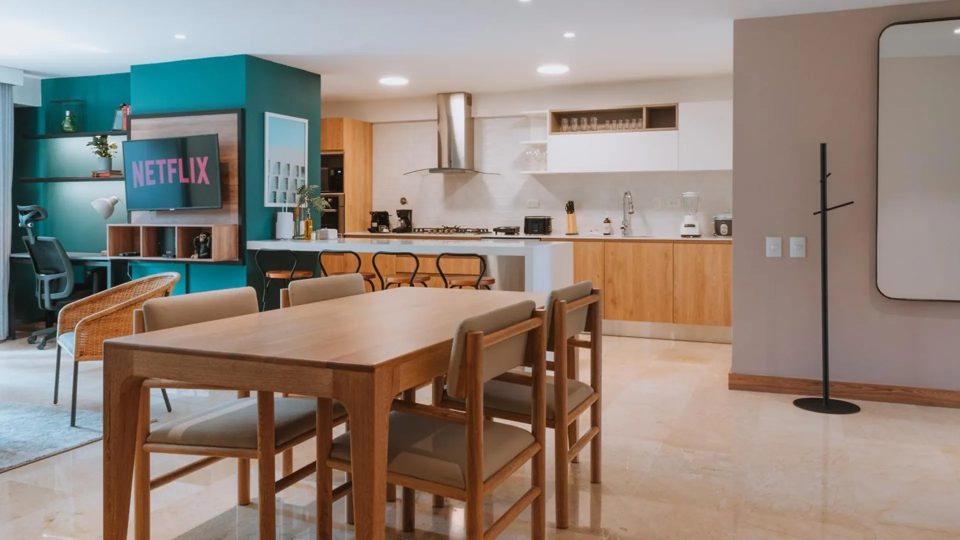 הקונטקטים של Edificio Boutique Alori 15-3